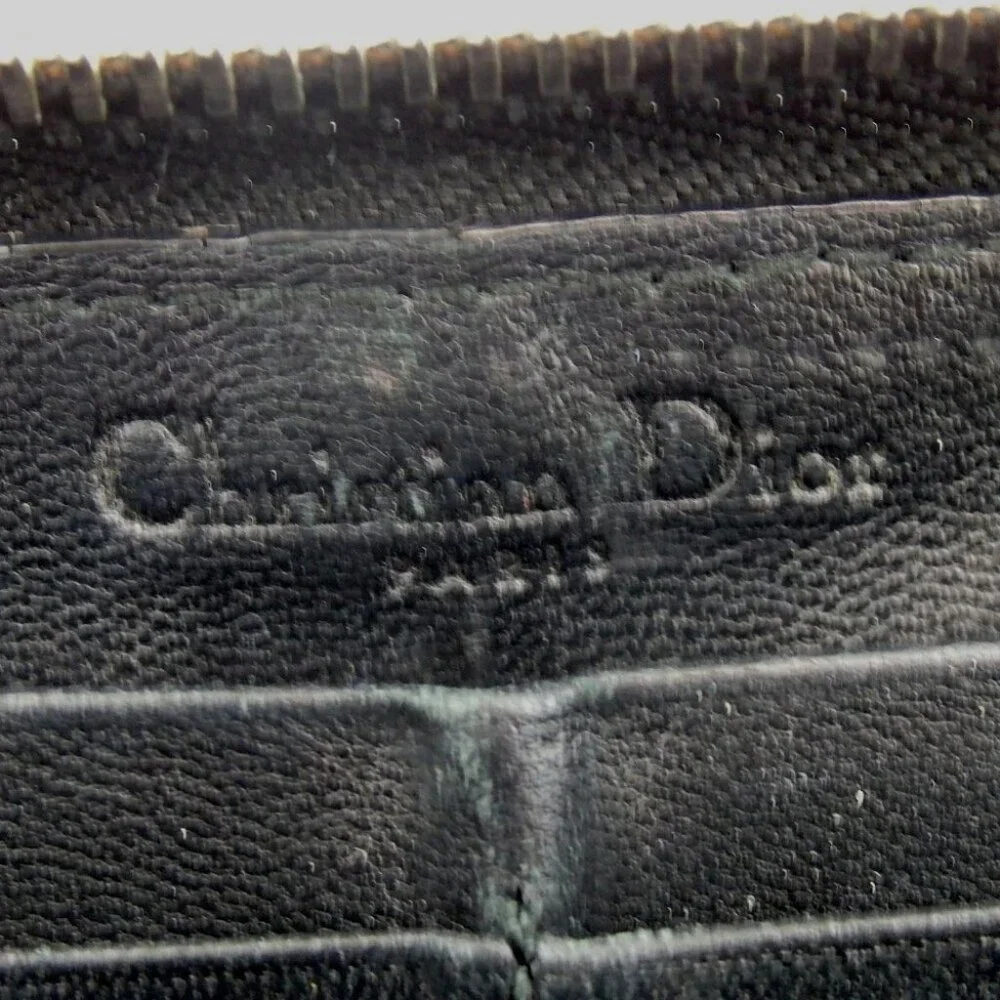 Authentic Christian Dior 25MA 1123 Lady Dior Cannage Stitch Zip Around purse